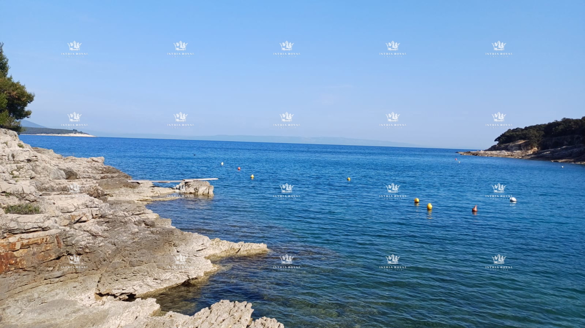 Dve urejeni parceli z mobilnimi hišicami – 30 sekund od plaže – vrhunska naložba v Istri